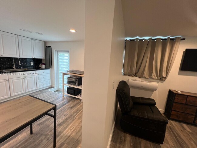 Photo - 1430 NE 149th St Unit #B