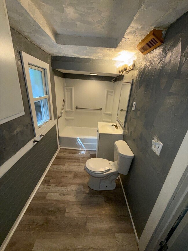 Photo - 202 Garver Ave