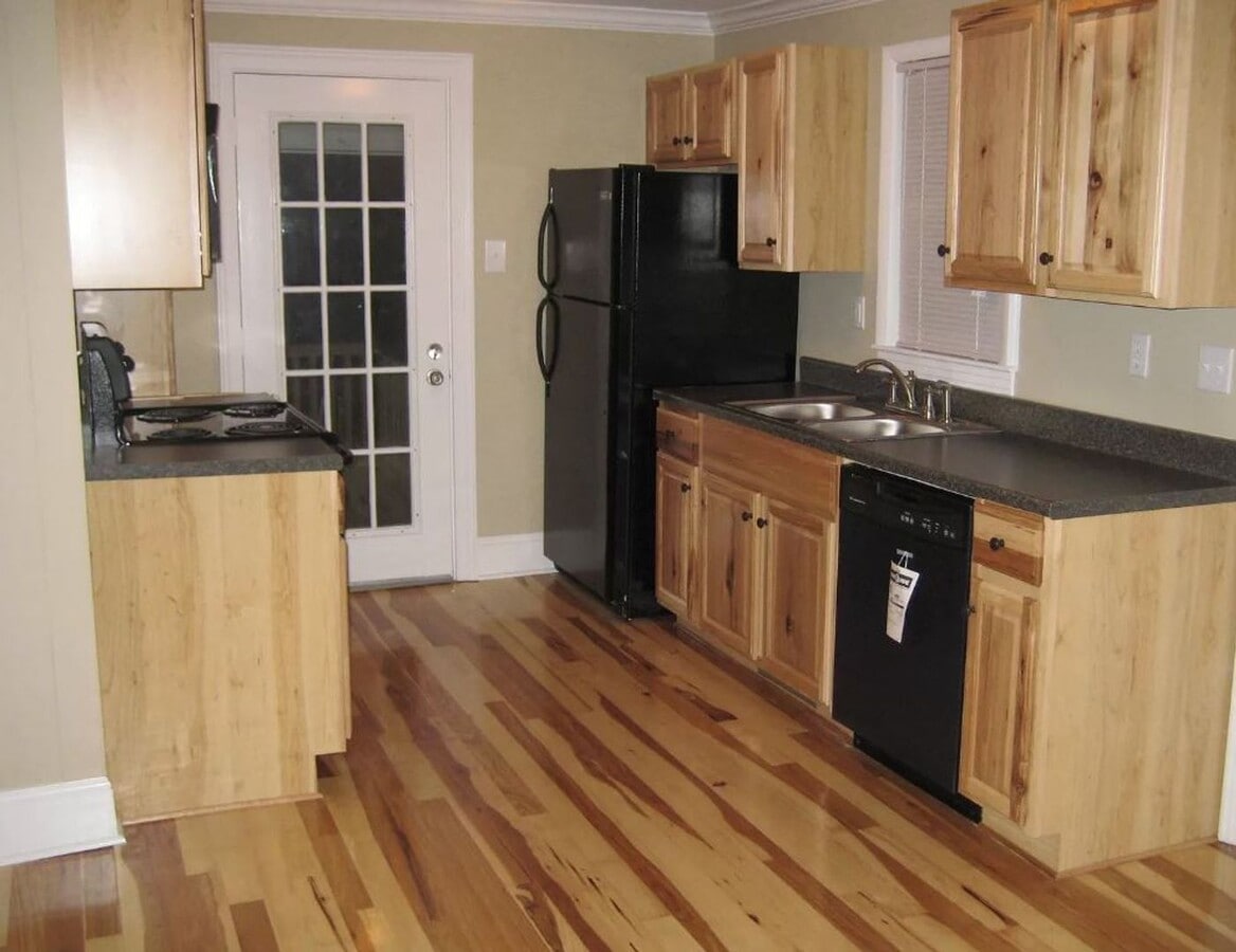 845 1/2 E 10th Street - 845 1/2 E 10th Street