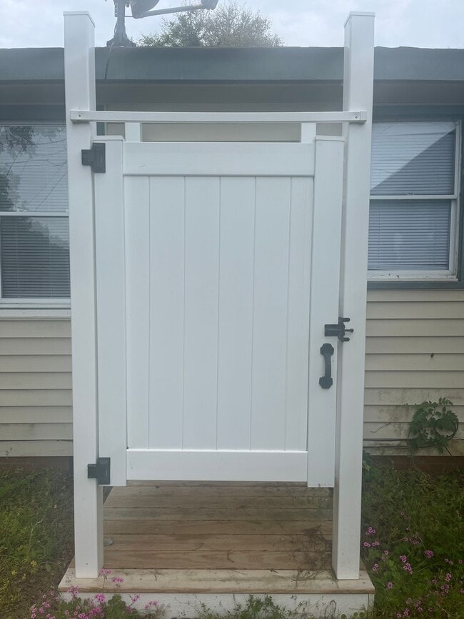 Photo - Point Harbor 5 bedroom 2.5 bath Annual Rental-Available 4/28