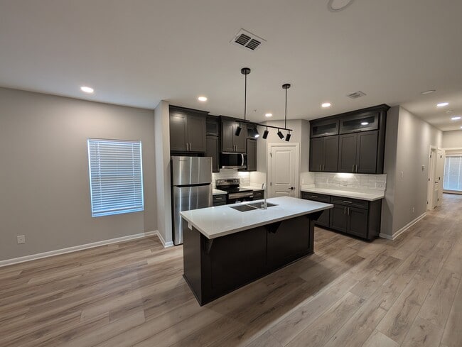 Building Photo - 913 E Jefferson St Unit D