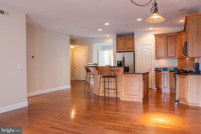 Building Photo - 204 Seneca Way Unit 12