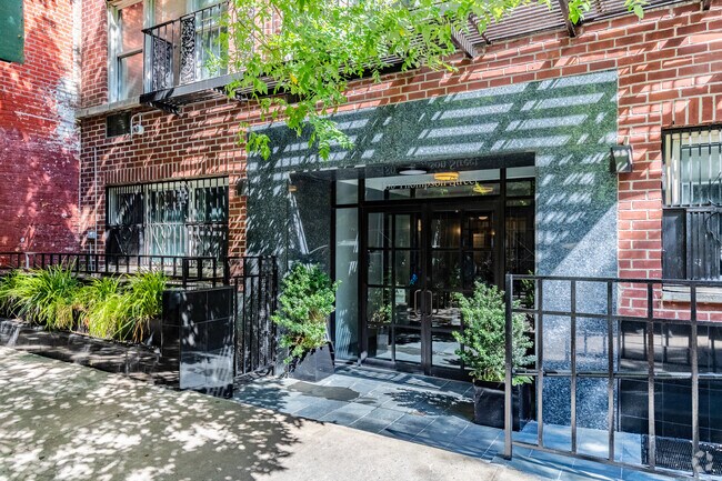 Entrada - 180 Thompson St