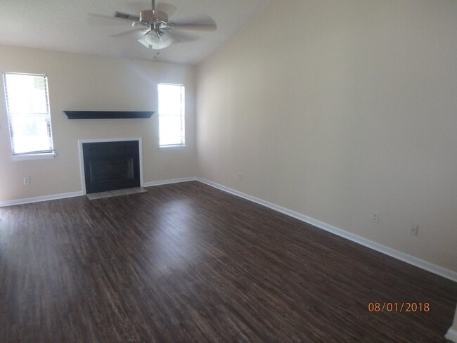 Photo - 218 Wyndham Cir