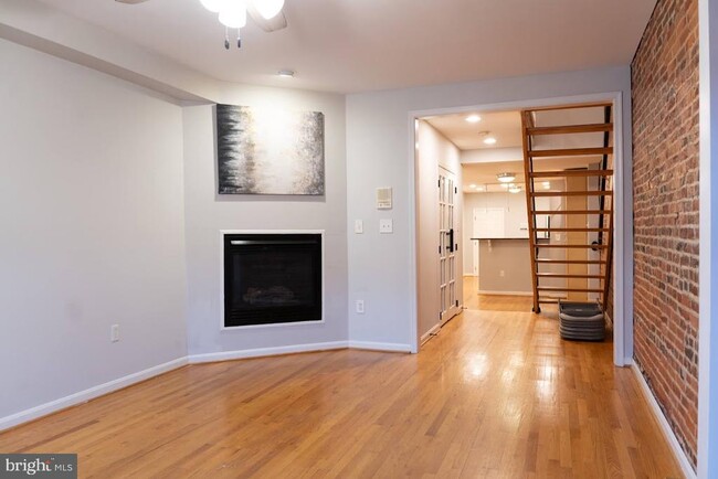 Photo - 414 S Wolfe St Townhome