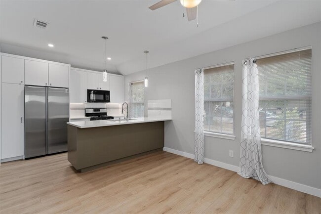 10004 1/2 Gail Rd