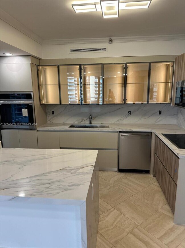 Photo - 19500 Turnberry Way Unit 12E