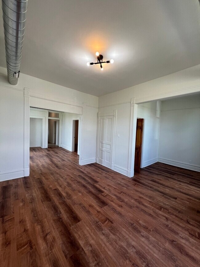 Photo - 5032 S Prairie Ave