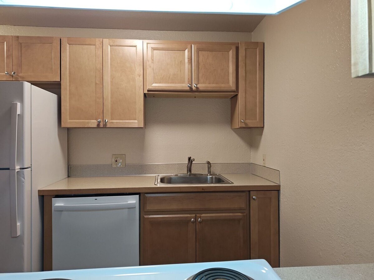 Three bedroom - washer and dryer in unit! ... - Three bedroom - washer and dryer in unit! ... Apartment Unit E347