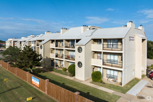 Building Photo - Eagle Crest Apartments