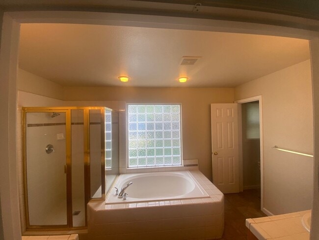 Photo - Beautiful 3 bedroom, 2 bath home in a great neighborhood ready to rent!