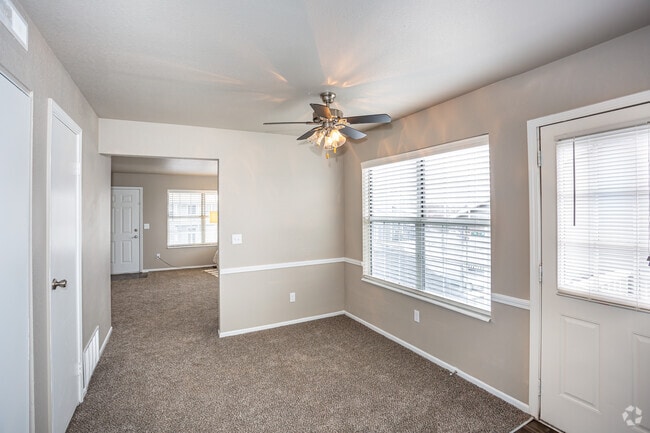 2BR, 1BA - 1000 SF