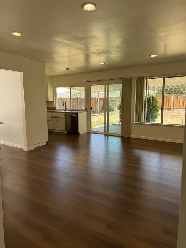 Photo - 44215 Hanstead Ave