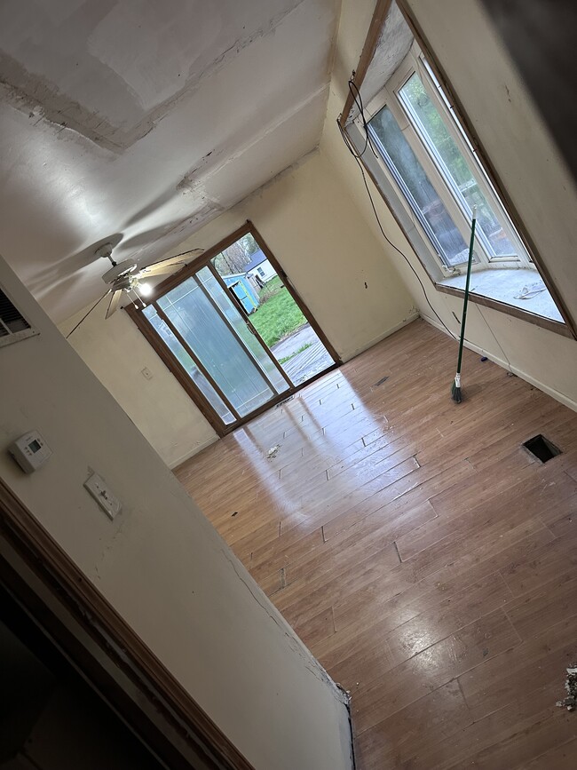 Photo - 3514 Leith St