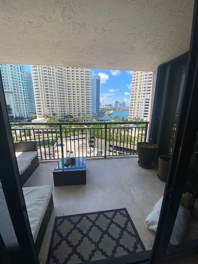 Photo - 540 Brickell Key Dr Unidad 1214