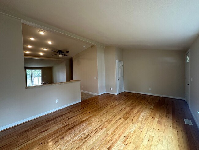 Photo - 3 Bedroom / 2 Bathroom Home in The Gated Troutcreek Village in Sisters