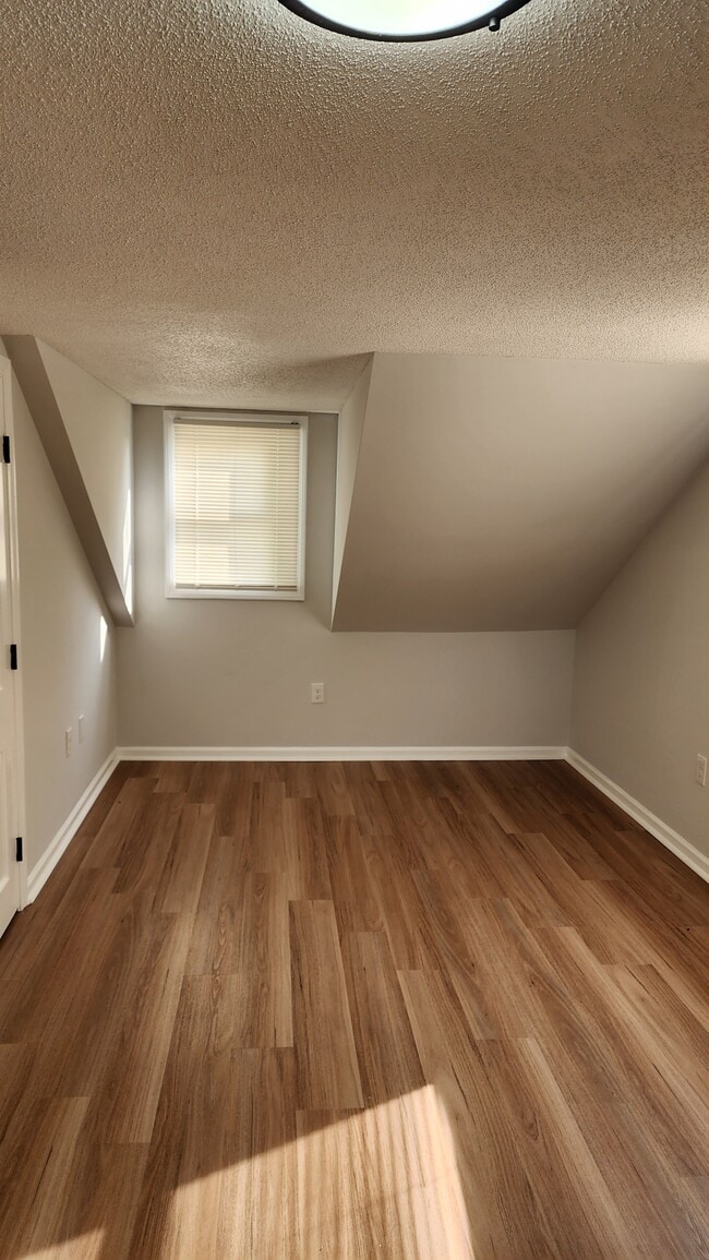 Photo - 43 Victor St Unit Room