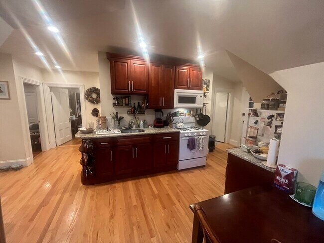 Photo - 90 Lyndhurst St Unit 5