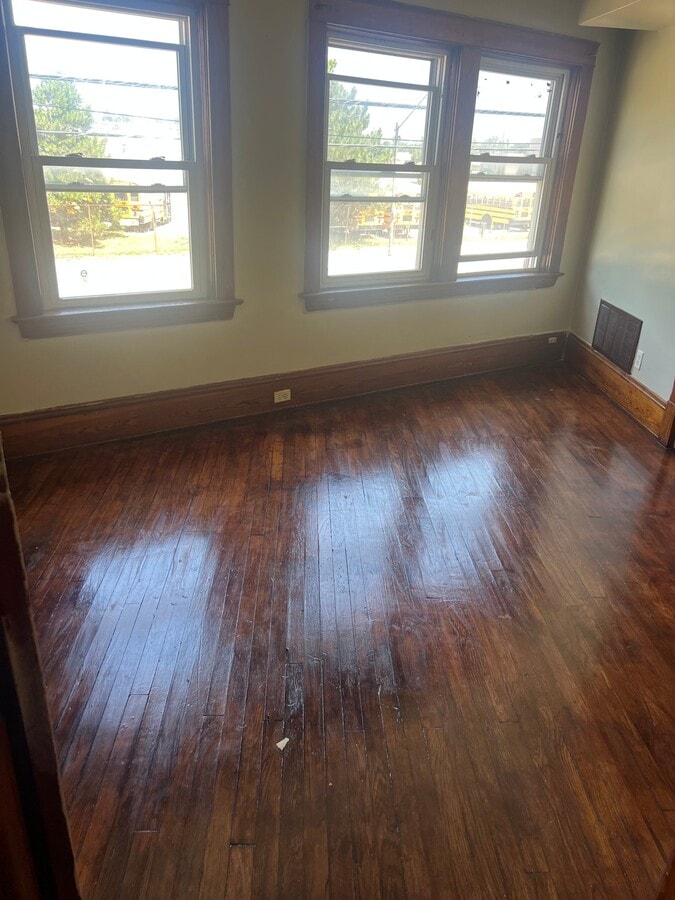 Photo - 7714 St Clair Ave. Unidad 1