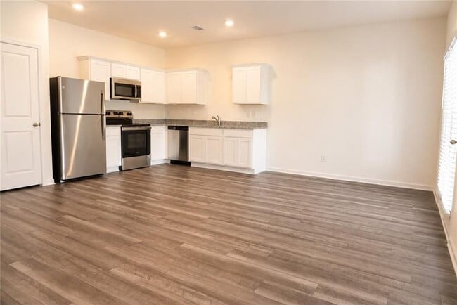 Photo - 2095 Emerson Dr