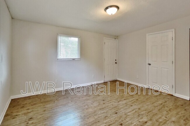 Photo - 2122 Leger Cir