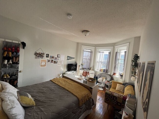 Photo - 2 Bed on the Green Line for August
