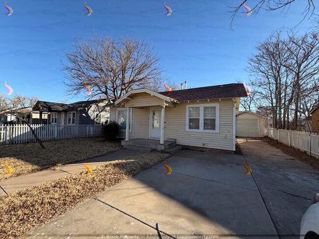 Building Photo - Charming 3-Bed with Fireplace & Large Fenced Yard!
