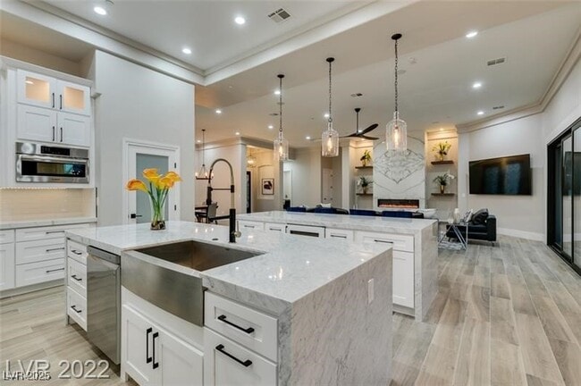 Photo - 794 Bolle Way