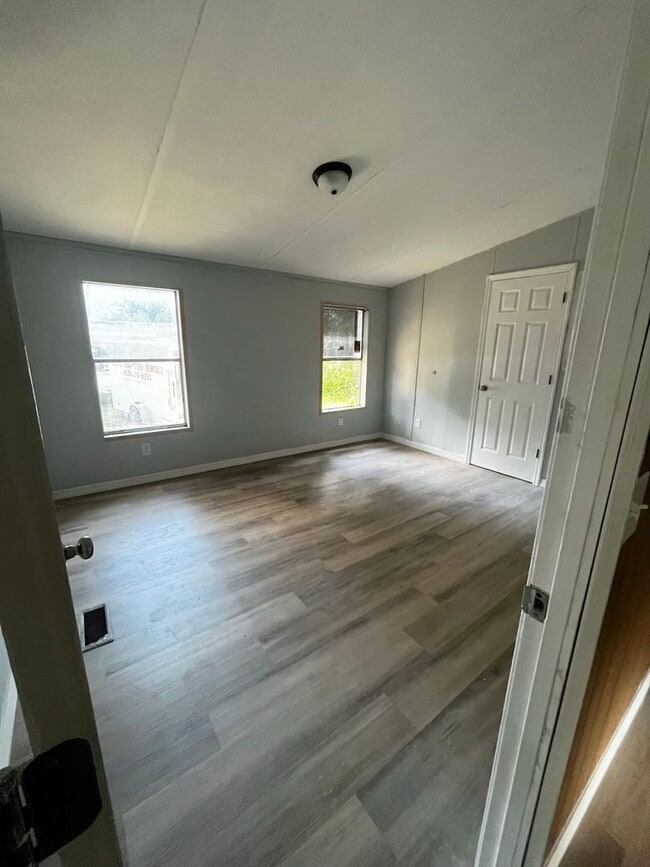 Photo - SPACIOUS 3BR/2BA Bushnell Home NO APPLICAT...
