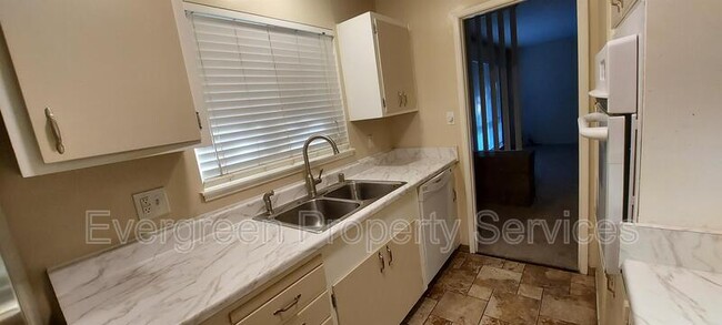 9005 Fashion Dr