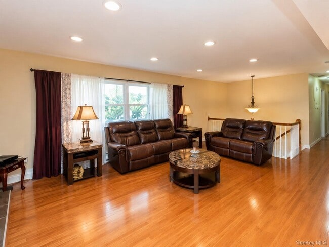 Photo - 10 Roe Cir