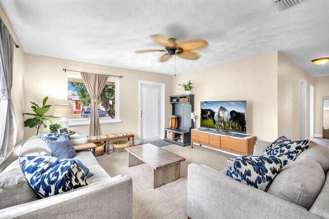 Photo - 7548 Farragut St