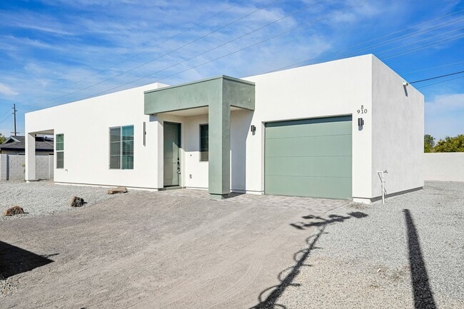 Photo - 910 E Roma Ave