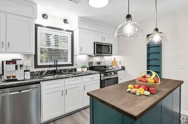Building Photo - Fully Renovated Home