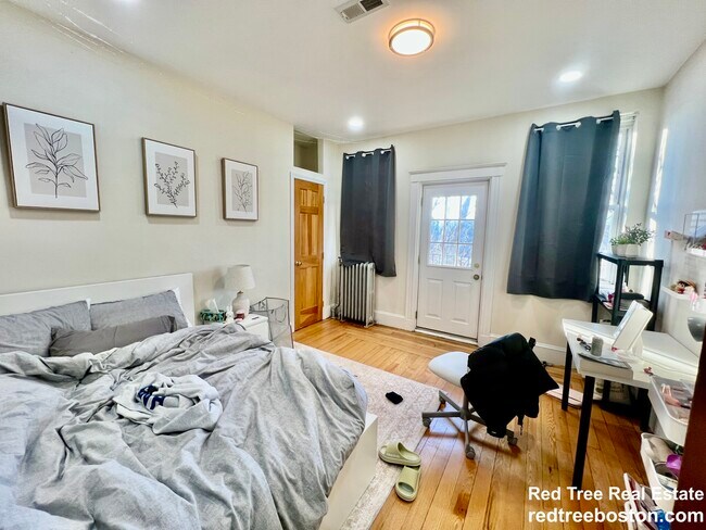 16 Copenger St Unit 2