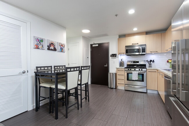 Building Photo - 1431 Pacific Hwy Unit #113