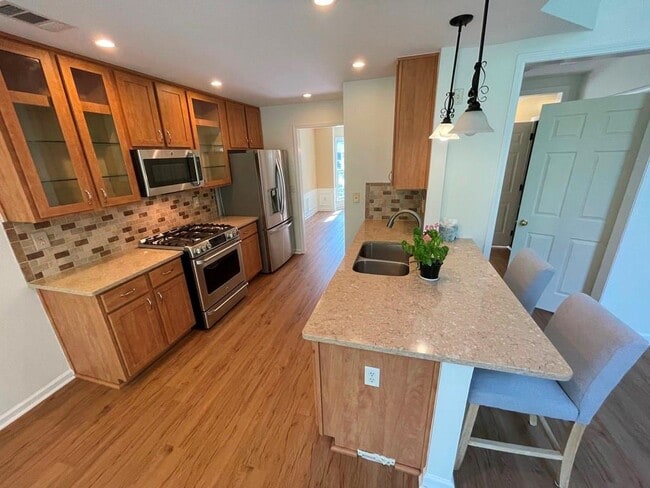 13580 Weycroft Cir
