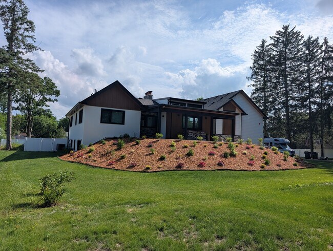 675 W Gilbert Rd