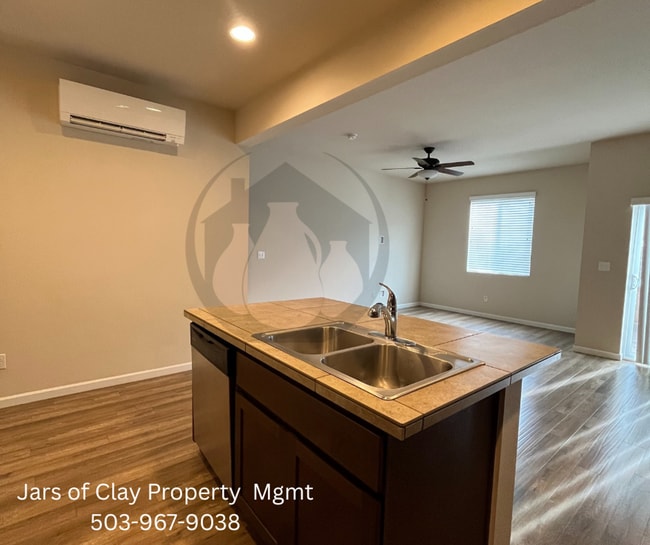 Photo - Great South Salem Townhouse- Move in Ready