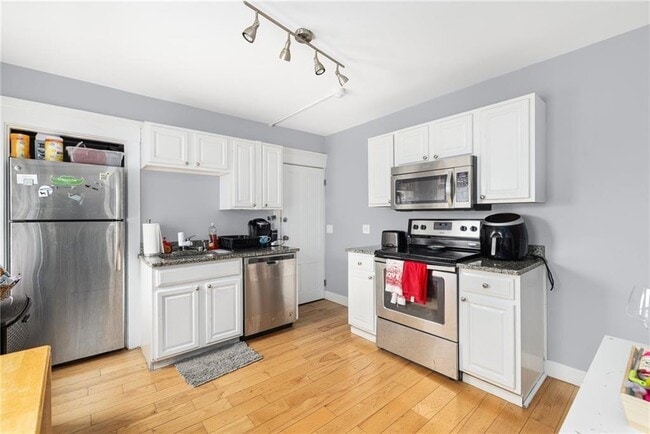 Photo - 423 Thames St