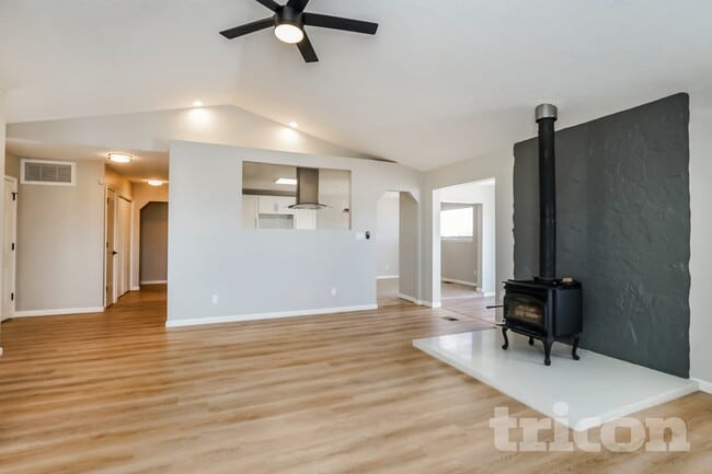 Photo - 1600 31st St SE