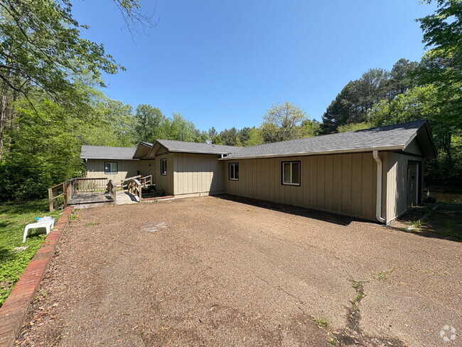 Building Photo - "Charming 3-Bed Oasis with 2 Full Baths in... Rental