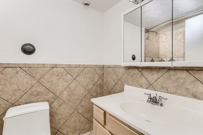 Photo - 1045 N Clarkson St Unit 105