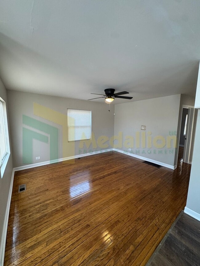 Photo - 9648 S Yale Ave