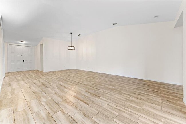 Photo - 5606 NW 109th Way