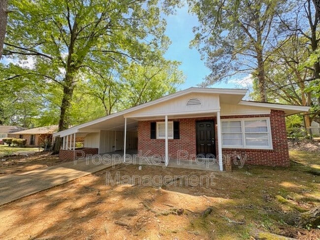 Building Photo - 2736 Chevy Chase Dr