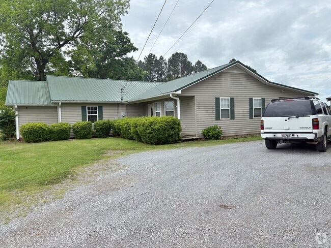 Building Photo - 3 Bedroom, 2 Bath home.