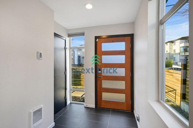 Photo - 3 BED & 2.5 BATH SINGLE FAMILY HOUSE FOR RENT