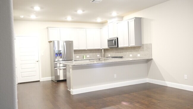 332 Blackthorne Dr