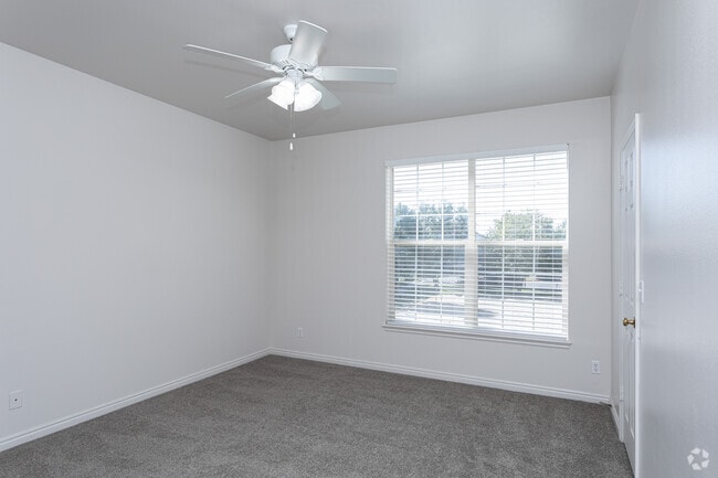 3 habitaciones, 2 baños, 1172 pies cuadrados, dormitorio principal - Cortland Ridge